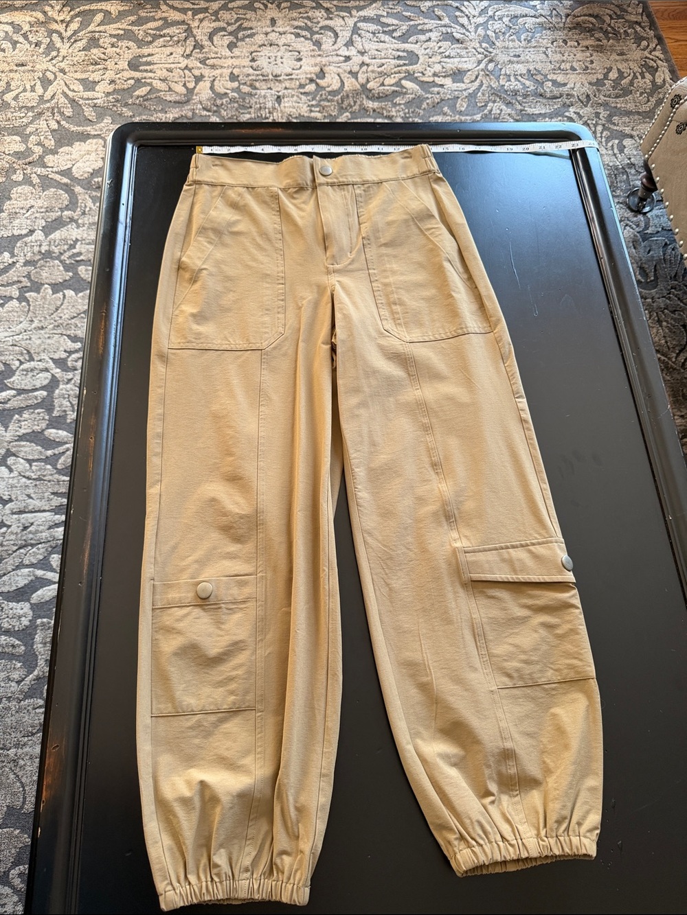 Cabi Utility Jogger Cargo Pants in Khaki